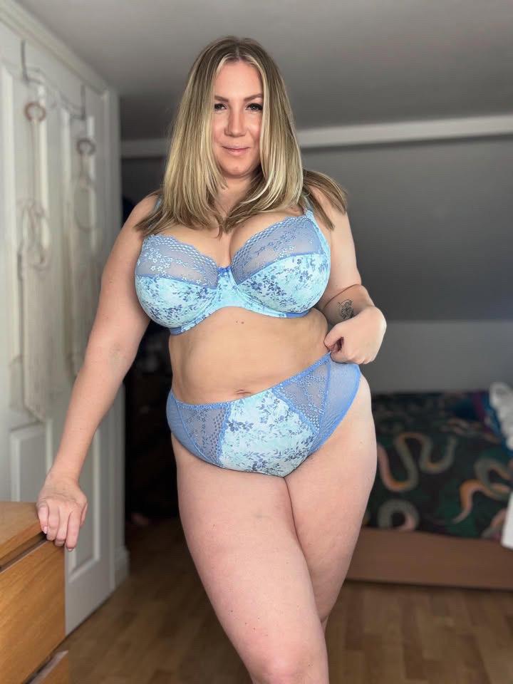The gorgeous Amy in our elomi Lucie bra in Cornflower
